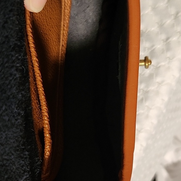 Vintage Mini-Dooney & Bourke Crossbody  Purse 6" W X 4 1/2" H (32) - Picture 9 of 12